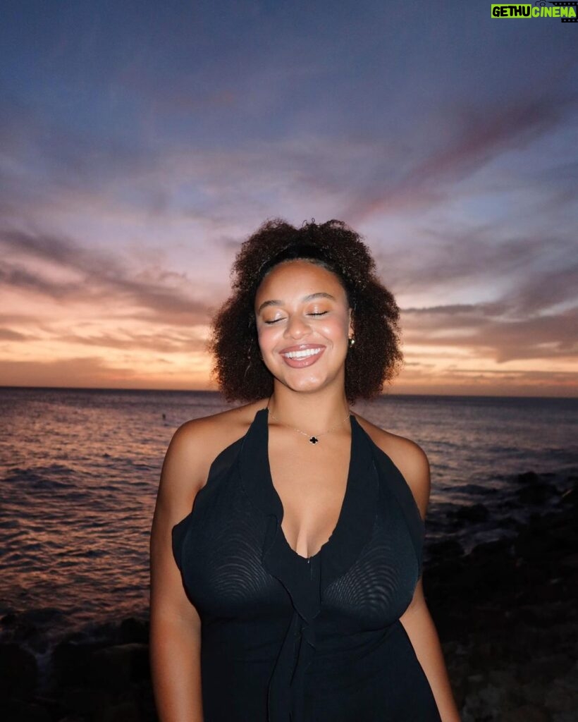 Nia Sioux Instagram - the sunset really came through for these pics🌅 Aruba