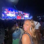 Nia Sioux Instagram - Can cross the Renaissance World Tour off my bucket list✔️ Minneapolis, Minnesota