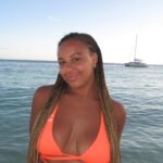 Nia Sioux Instagram - My mom and I did a GRWM during our vacay and it’s finally up on my YouTube. Comment “🧡” after you watch it! Guadeloupe, Carribean