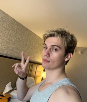 Nicholas Galitzine Instagram - For old times sake ;)
