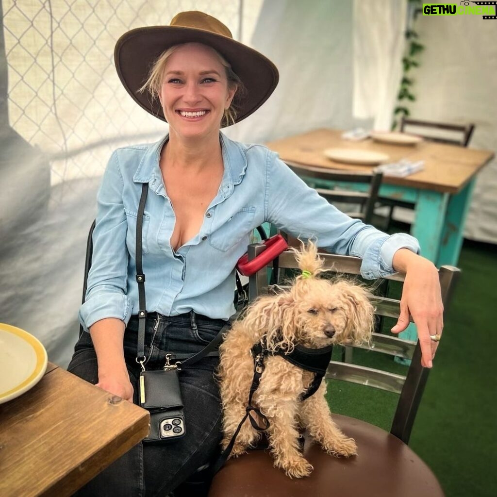 Nicholle Tom Instagram - Out on a wildlife safari … at a taco joint in the valley. This is the life! Xoxo #TGIF #day104 #365daysofchesty