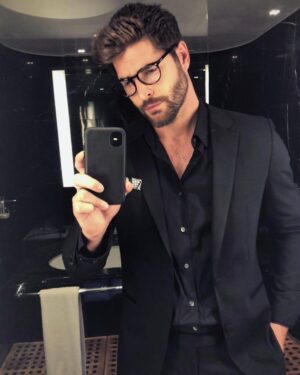 Nick Bateman Instagram - #holidayparty 🖇