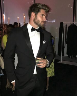 Nick Bateman Instagram - Cheers Vancouver 🥂 and to my new co-stars 🎥