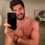 Nick Bateman Instagram – Good Morning 🌞 nothing like a douchey mirror selfie to start the day 🙌🏼 Los Angeles, California