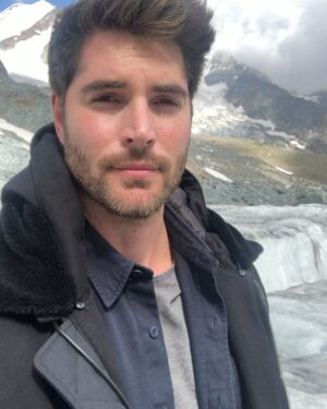 Nick Bateman Instagram - Thankful I’ve had the chance to see the World from a completely different perspective 13’000 feet up 🏔🌎 #happyearthday