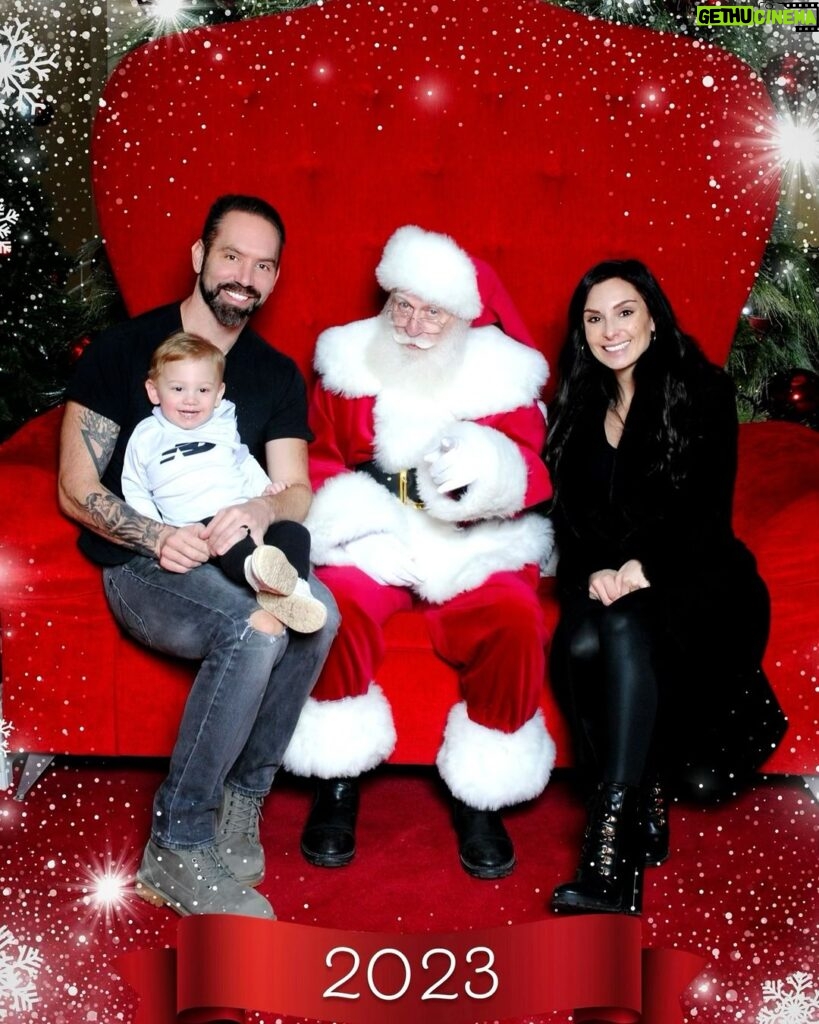 Nick Groff Instagram - Luciano’s first visit to Santa! #santa #baby @tessagroff_