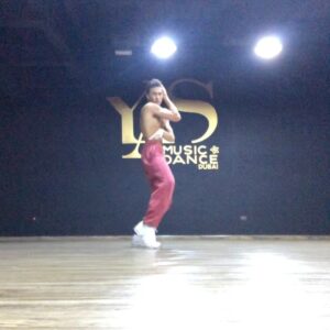 Nicky Andersen Instagram - Can’t believe so many Uniters have done my “Lean On Me”choreography😍 

Here are some videos of my process on creating the #NowUnitedLeanOnMe choreography 😅

1st video: The official choreography 

2nd video: Me filming myself freestyling.. funny how close this freestyle was to the official choreography 

3rd video: me being frustrated on not making the perfect ending 😭 

4th video: Me not being able to sleep at 3.00am because I had the song in my head and wanted to create the perfect choreo 🥺

@nowunited #choreographer @msaagency