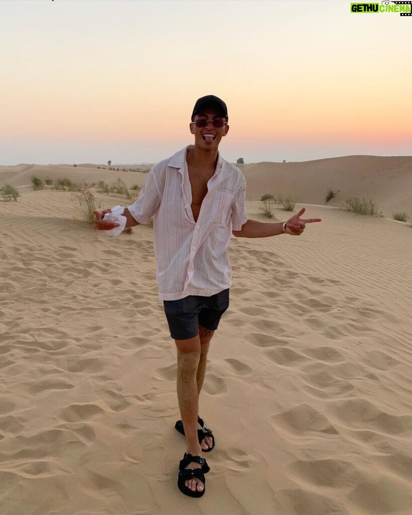 Nicky Andersen Instagram - Kinda reminds me of a movie.. not sure of which one tho🤪 Dubai, United Arab Emirates