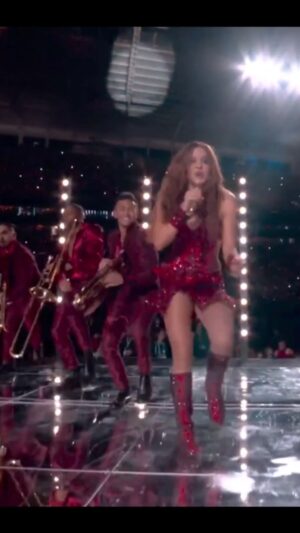Nicky Andersen Instagram - One year ago I was living my life with the queen @shakira at the Super Bowl LIV🏈💫 

Much love to @jaquelknight for making my dream come true! Shout out to @dancin_darina for always being the best to work with too!

Miss my brothers @denzel_chisolm @jessesanchezz @xtraordinarybro @moneswiff @little.town_ ! @msaagency