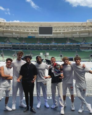 Nicky Andersen Instagram - 🇧🇷Tonight the first stadium tour I’ve ever show directed & choreographed on is happening 💙 Love you @nowunited - this is your moment to show the world how incredible you all are.

Super grateful for you help @michelpsian & huge S/O to @kylehanagami for the numbers you’ve choreographed as well💫

Amazing light designs by @dmotionvisuals 🏟

📸 @mateusaguiar