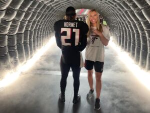 Nicole Kornet Instagram - Coaches always play favorites. #21’s mine. Had a blast helping coordinate @nickelodeon’s Fantasy Football out on @paramountplus today!