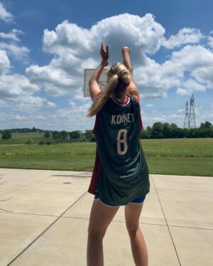 Nicole Kornet Instagram - BUCKS IN 8