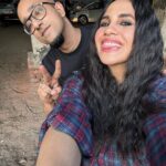 Nikhita Gandhi Instagram - I like it when there are people in my selfies 🍾 #decembervibes