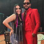 Nikhita Gandhi Instagram - High Hukku Gang! #king #highhukku #bts #shooting📷 #musicvideo #behindthescenes #newlife #gang Stylist: @sharanya_chandna Assistants: @nupshah23 @styleby_kbirari @fanaanofficial