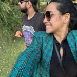 Nikhita Gandhi Instagram - I like it when there are people in my selfies 🍾 #decembervibes