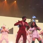 Nikhita Gandhi Instagram - High Hukku High on your love 🪩🫶🏻 #highhukku #king #newlife #mumbaishow #dome #christmas #nikhitagandhi #albumtour #sunilshetty #tips DOME