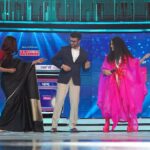 Nikhita Gandhi Instagram - Had the most fun on the sets of #Dadagiri with such talented and renouned artists! Catch us on Dadagiri on Zee Bangla! (Repeats today as well❣️) #dadagiri #zeebangla