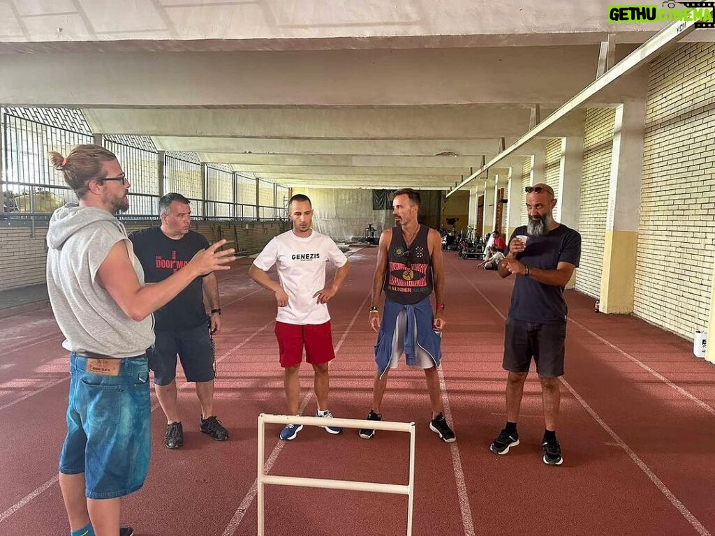 Niki Iliev Instagram - 5ти снимачен ден от @without_wings_movie🎬 @shopov @leartdokle се раздават на макс👊 Както и целия екип! Благодаря на всички за подкрепата🙏 #movie #bgmovie National Sports Academy "Vasil Levski"
