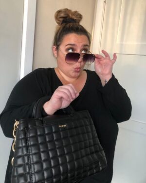 Nikki Blonsky Instagram - Last looks before I step out of the house. Errands are always more fun when I have my favorite @trendsavvyofficial accessories on! This bag goes everywhere with me and holds EVERYTHING..and trust me I leave nothing behind! #sponsored use code NikkiBlonsky for a discount!
