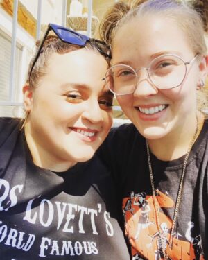Nikki Blonsky Instagram - It’s super early on this Sunday morning and I woke up and knew exactly what I had to do… I wanted to make a little something special for my love to wake up to. @theyleyjo has no idea I’m up writing this as they sleep so soundly but I had to tell you all, my followers that my heart has never been cared for in such a way by another human. Hailey is kind, loving, generous, HILARIOUS and so much more. They are fiercely independent and make me feel like the luckiest person on earth. @theyleyjo I’m so lucky to love you, thank you for letting me. You light up my world every day and you make me feel like I can do anything, you encourage my dreams and support them as I will always do for you! Love you honey! Happy Sunday💋🫶