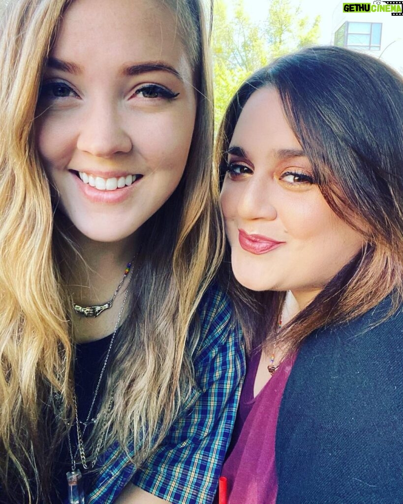 Nikki Blonsky Instagram - I just wanted to take a moment and properly introduce you to @theyleyjo the person who makes my heart sing and the one who makes me the happiest gal on the planet! I love everything about Hailey but one of my absolute favorite parts about being Hailey’s girlfriend is I get to be around their stunningly creative mind everyday! If you scroll through all the photos in this post you will see Hailey’s handmade PRIDE collection! We’ve been wearing them to pride events I’ve been making appearances at and I am obsessed with it! Not just because these beautiful pieces are made by my girlfriend but because they are made with such love and care. I watch their passion for the pieces they create and it truly inspires me. To see the whole collection and other pieces you can go to Hailey’s Instagram @haileyshandmadeemporium and it will take you directly to their Etsy shop! I love you babe and am so proud of you! Sending you all love this Pride season! 🫶🌈