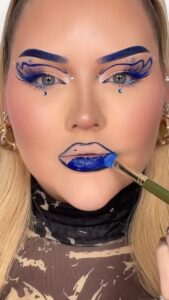 Nikkie de Jager Instagram - okay, but I’m actually in love with this 💙 trend by @madalinepompeii 💫 liner inspired by @maytahmi