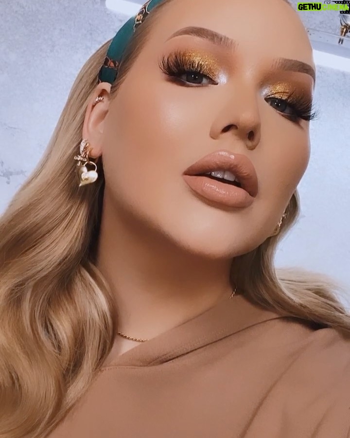 Nikkie de Jager Instagram - see that makeup? see that base? 👀 I’m wearing a $150 foundation and put it to the test!!!!!!! 🥵 VIDEO UP ON YOUTUBE! LINK IN BIO 🌟✨