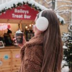Nikol Švantnerová Instagram - Kam na dokonalý drink na zahřátí?🧉 Baileys Treat Bar, horká čokoláda s velkou kapkou @baileys_czech a to vše pořádně ozdobit! Pro 3 z vás mám vouchery právě do Treat Baru - stačí jen do komentářů označit někoho vám blízkého s kým byste zašli na horkou čokoládu a sledovat profil Baileys. ❤️ #Baileys #Baileysczech #TreaBar #TreatYourself Náměstí Jiřího z Poděbrad