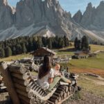 Nikol Švantnerová Instagram - Přejeme krásný víkend z Dolomit🫶🏼my se vydali k nádherné Geisleralm, už jsem tu podruhé a ty výhledy tady miluju. Celý okruh je hrozně fajn, když zvolíte cestu po silnici, dostanete se sem i s kočárkem a stojí to za to! #visitdolomites #weekend