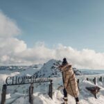 Nikol Švantnerová Instagram - Dnes Chopok, tradice každý rok🏔️jen povětrnostní podmínky byly dnes trochu náročnější a málem jsme se už nedostali ani dolů, no kávičku s výhledem jsme stihli. #slovakia Chopok, Vrchol, 2024 mnm