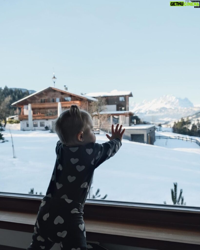 Nikol Švantnerová Instagram - Ach tyhle výhledy🏔️🤍 #thisview Hotel Chalets Grosslehen