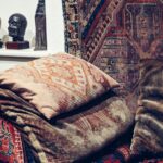 Nima Akbarpour Instagram - Exploring the Sigmund #Freud House in #London and came across his consultation room where patients would lean on the #Persian #rug on the sofa and share their deepest thoughts with the father of psychoanalysis himself. It's incredible to imagine the impact Freud had on the field of #psychology from this very spot. خانه‌موزه زیگموند فروید و #قالی قشقایی روی تخت مراجعانش، #فرش بخشایش روی زمین و قالی ترکمن آویزان روی دیوار. The Sigmund Freud Museum