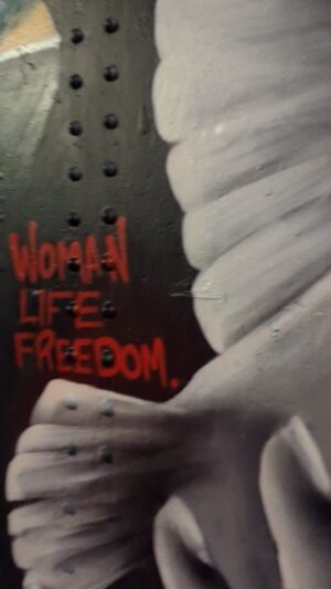 Nima Akbarpour Instagram - #MahsaAmini #graffiti in #BrickLane #London #Woman_Life_Freedom by @benzi_brofman
گرافیتی #مهسا_امینی در محله بریک‌لین #لندن