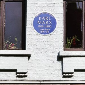 Nima Akbarpour Instagram - Karl #Marx lived here 1851-56 🔍
در خلال کوچه‌گردی‌ها در #لندن، یهو دیدم دارم از جلوی خونه #مارکس رد می‌شم.