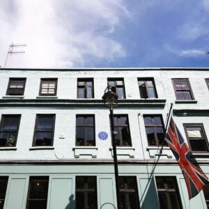 Nima Akbarpour Instagram - Karl #Marx lived here 1851-56 🔍
در خلال کوچه‌گردی‌ها در #لندن، یهو دیدم دارم از جلوی خونه #مارکس رد می‌شم.