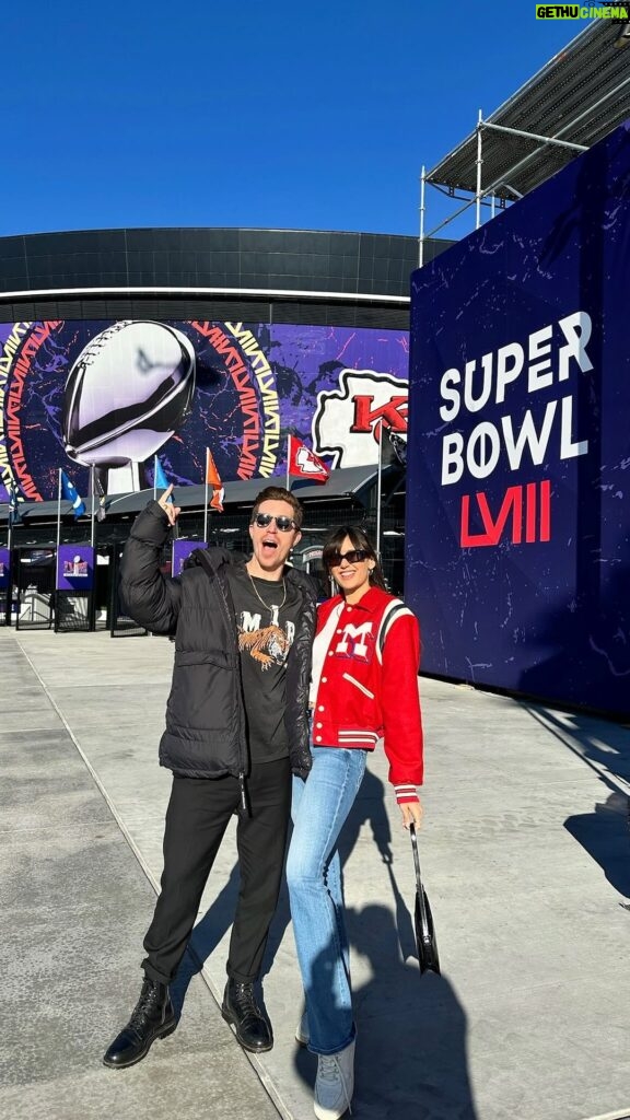 Nina Dobrev Instagram - @usher we’re coming for you! #superbowl2024 🏈⭐️🏆 Vegas