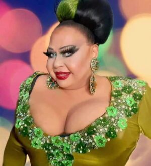 Nina Flowers Instagram - No tengo palabras si no el corazón roto, porque se que te tenia que llamar y lo segui posponiendo, y ahora no estas aqui😔
Vuela alto nuestra reina de reina, madre de madres. Alcanza la Luz y Descanza en Paz, querida Mami Ruddys Martinez Diaz 🖤