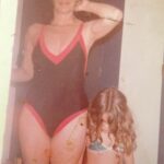 Nina Morena Instagram – Dia 22/1. Dia dela. Se fosse seriam seus 80 anos. 
Viva a minha mãe antes de tudo atriz. Viva a minha mãe maravilhosa e torta. Viva minha mãe, fonte eterna de inspiração e trans(pira)ção. 

O tempo passa e cada vez te/me entendo melhor e te celebro mais. 
Já se vão sete anos que nos amamos em outros planos mas esse dia segue um dia sensível. 
Te amo. Te levo comigo sempre. 
Viva, Marília!