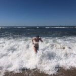 Nina Morena Instagram - #tbt livre, leve, aquática e feliz! 🙏🏼🌊 📸: @nicothebaker Porto, Lisboa, Portugal