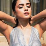 Nisha Guragain Instagram - Fake people have an image to maintain. Real people just don’t care….. 🖤 📷 - @official.khushal.photography Mua- @makeupbybharti Goa