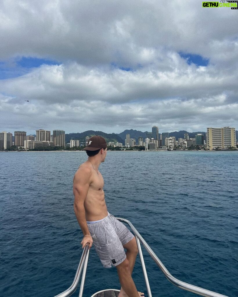 Noah Beck Instagram - someone titanic me