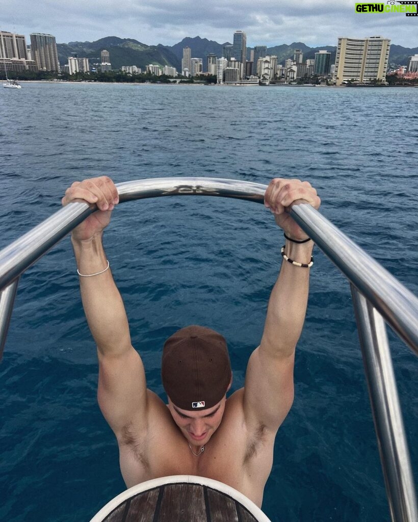 Noah Beck Instagram - someone titanic me