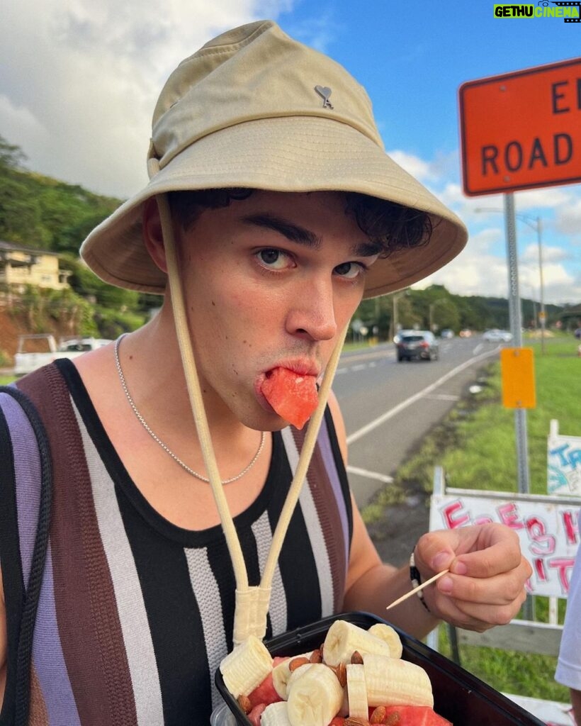 Noah Beck Instagram - more hawaii dumps incoming!!