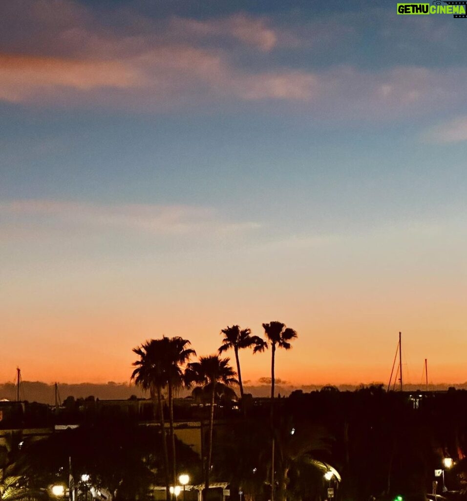 Norah Casey Instagram - Sunrise in #leitrim and Sunset in #puertodemogán #allinaday #greattobeback 💚☀️ Puerto de Mogán