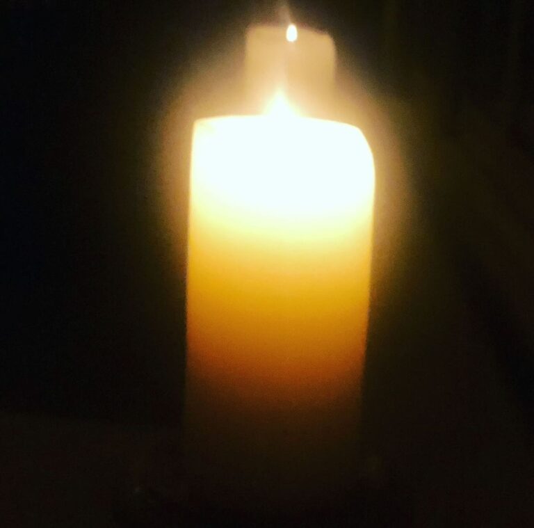 Norah Casey Instagram - Tonight should have been about helping the families and communities of those children and adults who are in hospital - one little five year old girl in a critical condition - a vigil to show our support for the grief and trauma of those children and all their school friends who witnessed that terrible incident. I am always proud of our city… and we will come together I hope in solidarity with all those scared and worried tonight… but for now, while the world has gone a bit crazy, I light candles for those injured and traumatised in hopes that we will be able to show our heartfelt love and empathy for those families left devastated by todays horrific events #GaelscoilCholáisteMhuire #parnellsquare 💚