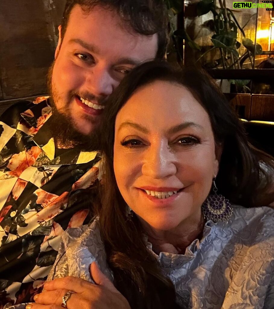 Norah Casey Instagram - Happy New Year all … me and @dara_casey have decided it’s the Year of Fun… hope all good things happen for the year ahead. Blessed to be starting another go around the sun 🥳🤩🙌 #heresto2024🥂🎉 celebrating @rusticstone_ with #dublinfireworks