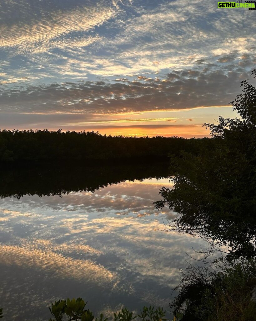 Norah Casey Instagram - Morning has broken here in #velusiacountyflorida and it’s going to be another day of new stuff…. heading south to another world #itslifejimbutnotasweknowit 👽 #softlaunch Victoria 1883