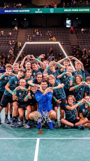 Novak Djokovic Instagram - The best ball kids in the world with The Boss 🎉 

#RolexParisMasters