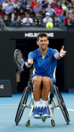 Novak Djokovic Instagram - “No! Not there mate!” - @djokernole 

Maybe he can’t do EVERYTHING 😂