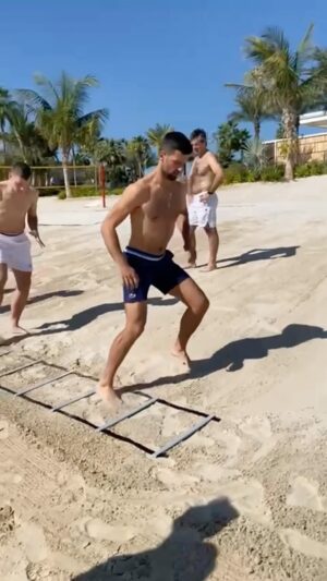 Novak Djokovic Instagram - Australia prep 🇦🇺🙏🎾

@atlantistheroyal @ooresorts thank you for the kind hospitality and support during these preparations and holidays with my family and team 🙏